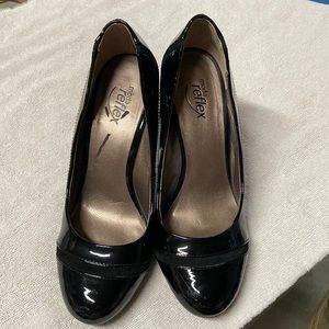 Moda Reflex Black Patent Leather Round Toe Rubber Sole Pumps Size 9
